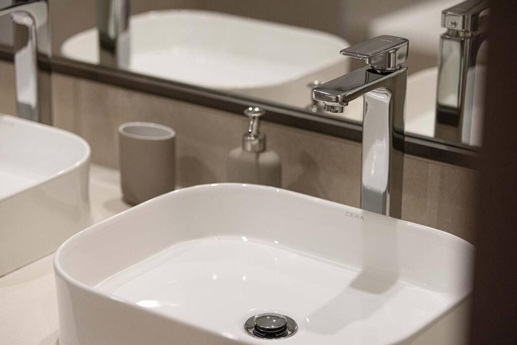 شقة Chic 2 Bed Near Trade Centre With 5 Star Amenities دبي المظهر الخارجي الصورة