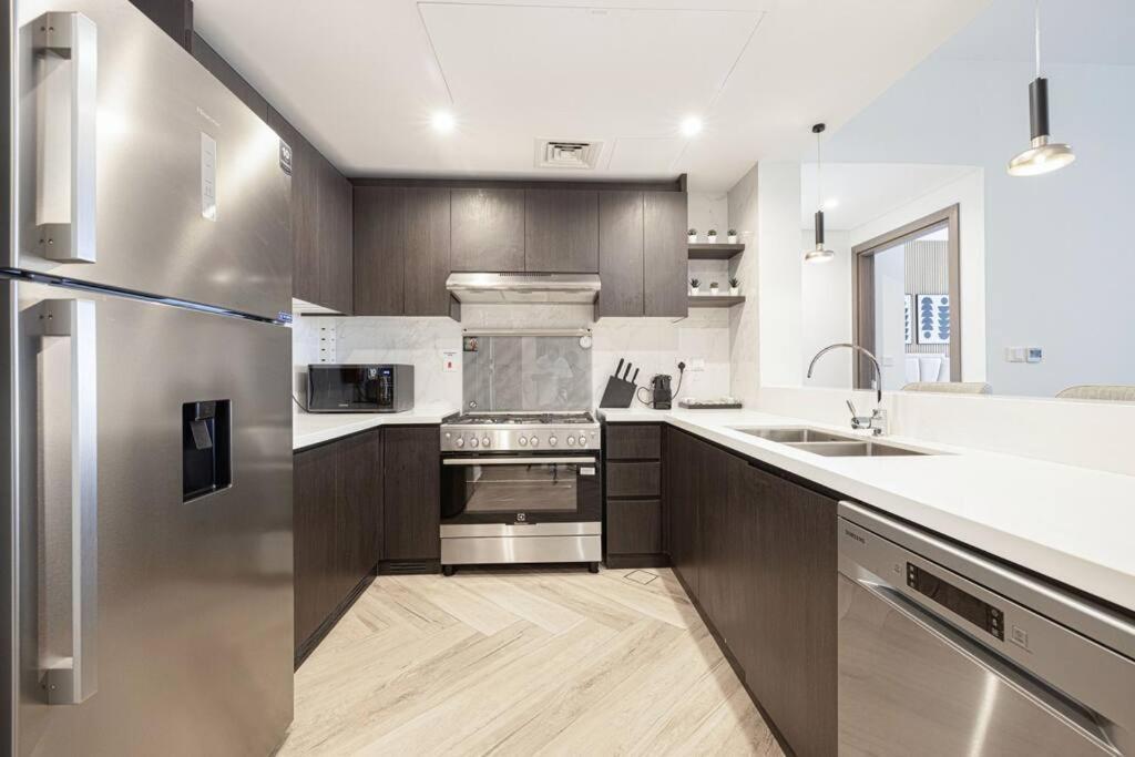 شقة Chic 2 Bed Near Trade Centre With 5 Star Amenities دبي المظهر الخارجي الصورة