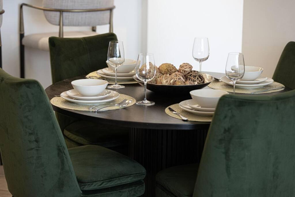 شقة Chic 2 Bed Near Trade Centre With 5 Star Amenities دبي المظهر الخارجي الصورة