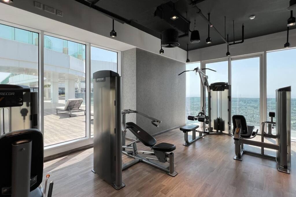 شقة Chic 2 Bed Near Trade Centre With 5 Star Amenities دبي المظهر الخارجي الصورة
