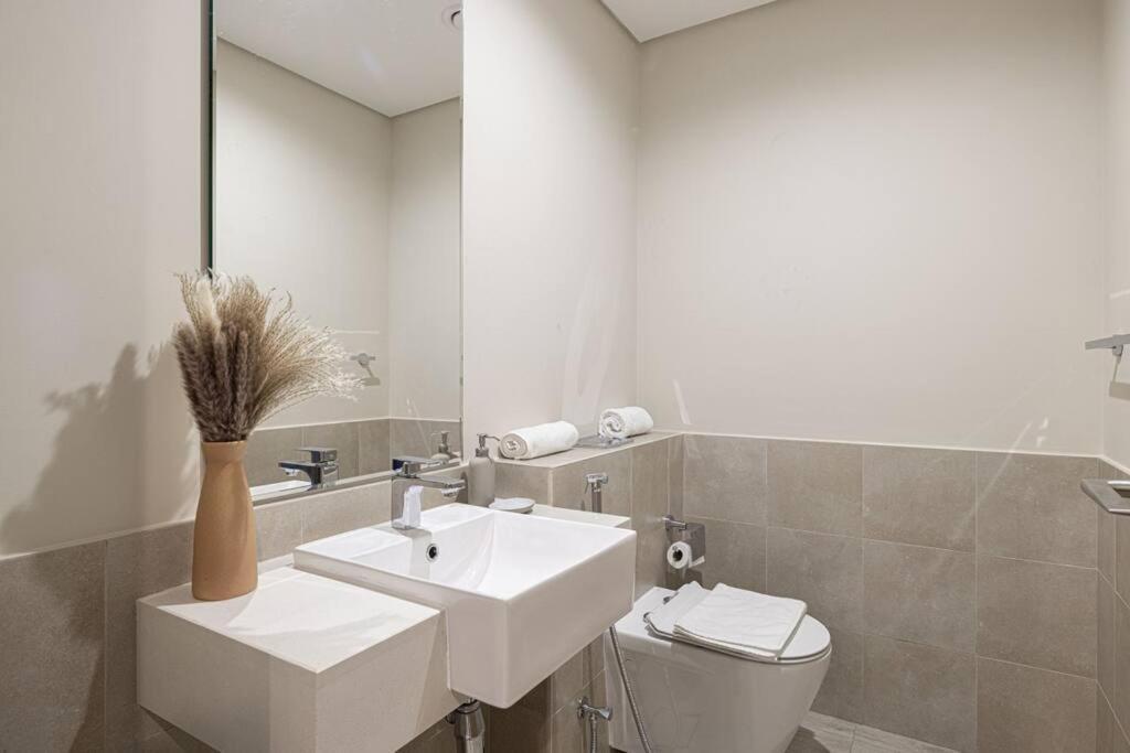 شقة Chic 2 Bed Near Trade Centre With 5 Star Amenities دبي المظهر الخارجي الصورة