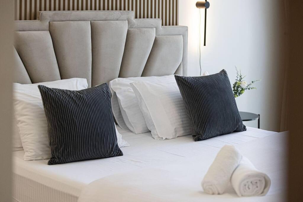 شقة Chic 2 Bed Near Trade Centre With 5 Star Amenities دبي المظهر الخارجي الصورة